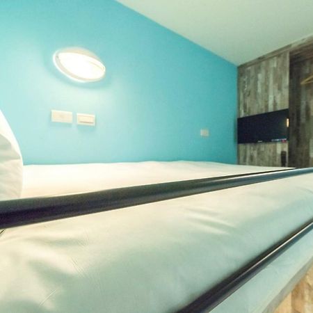 Divecube Hotel Тайчжун Экстерьер фото