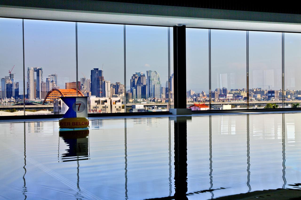 Divecube Hotel Тайчжун Экстерьер фото
