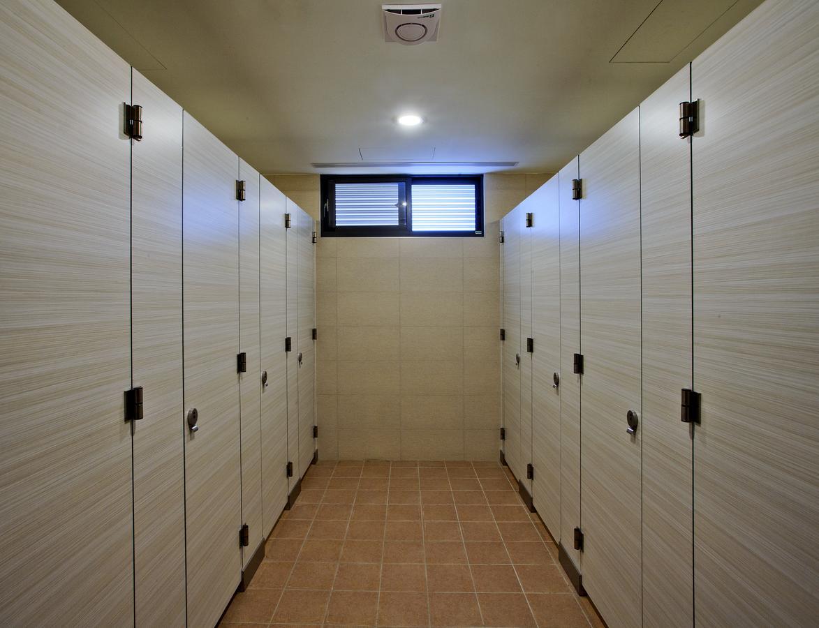 Divecube Hotel Тайчжун Экстерьер фото