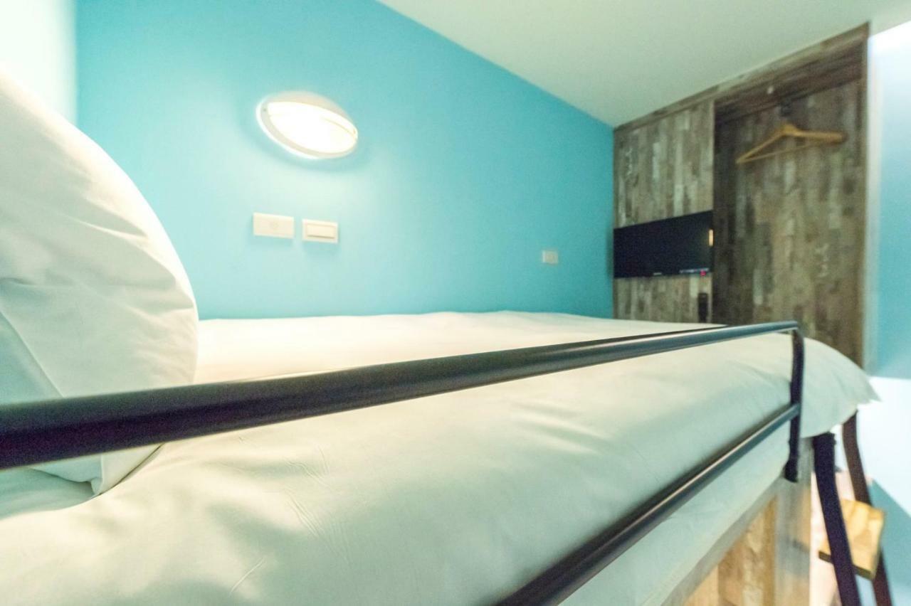 Divecube Hotel Тайчжун Экстерьер фото