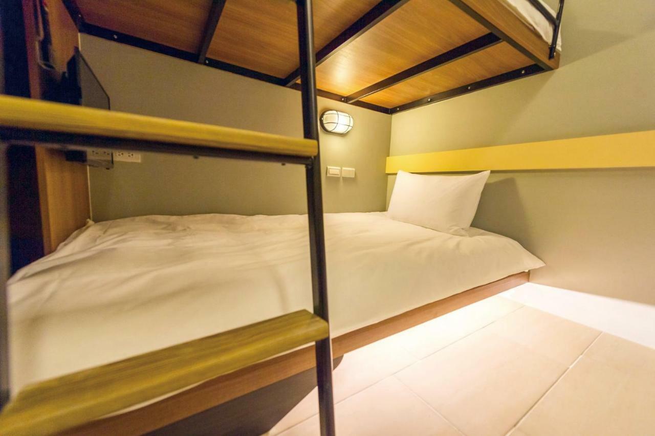 Divecube Hotel Тайчжун Экстерьер фото